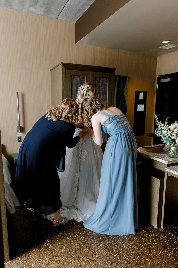 Bride getting ready before wedding in MI