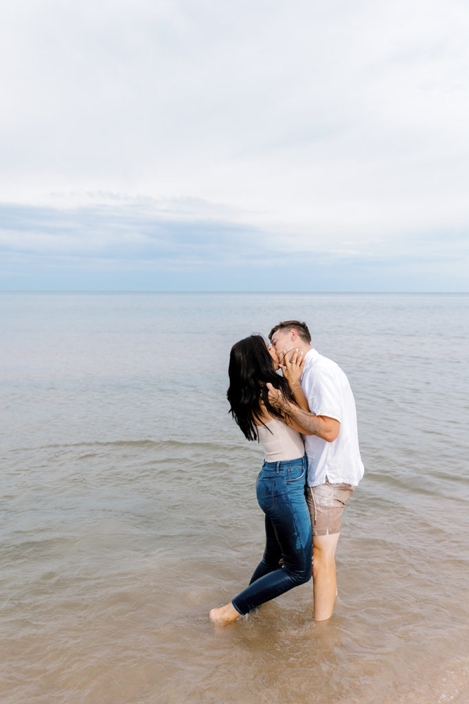couple kissing at the beach in mi